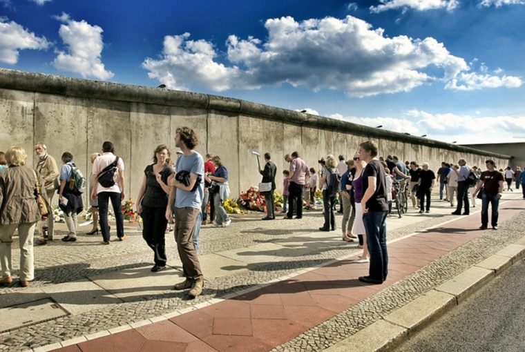 emlekszel meg arra a napra amikor ledolt a berlini fal