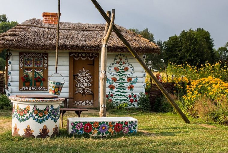 zalipie ahol meg a hazak is viragba borulnak