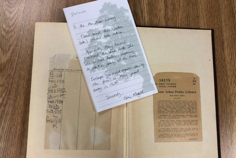 konyv konyvtarba hetven ev kesessel 01