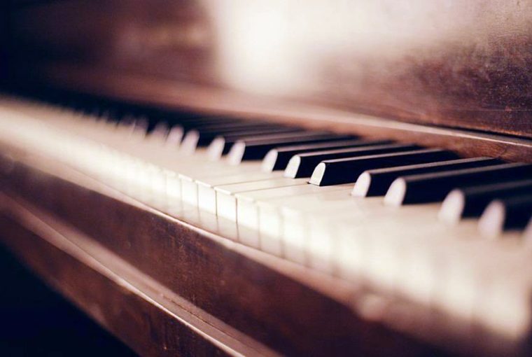 22 ev utan bionikus kesztyuvel jatszhat ujra