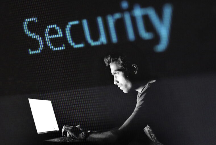 Hogyan védjük magunkat az online csalásoktól?