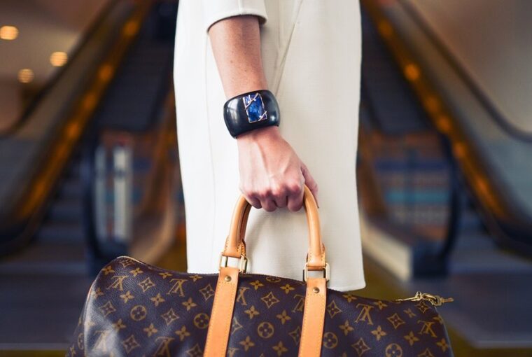 hogyan lesz egy taska ara 120 millio forint