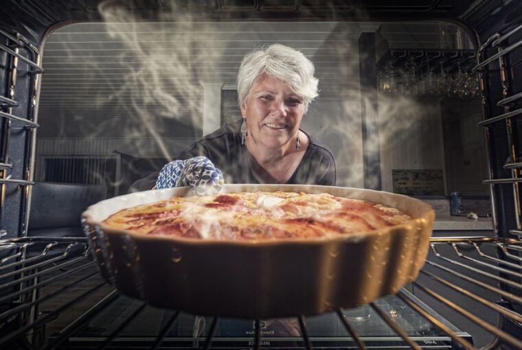 Miért szeretünk újra varrni, főzni, kenyeret sütni