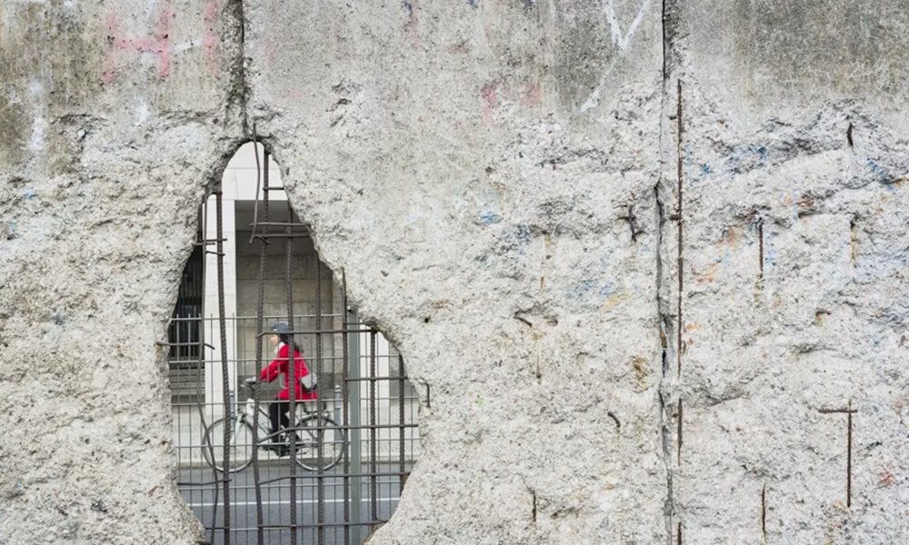 leomlott egy fal 2 leomlott egy fal 2