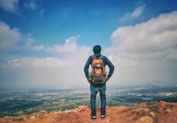 raktikus és trendi hátizsákok