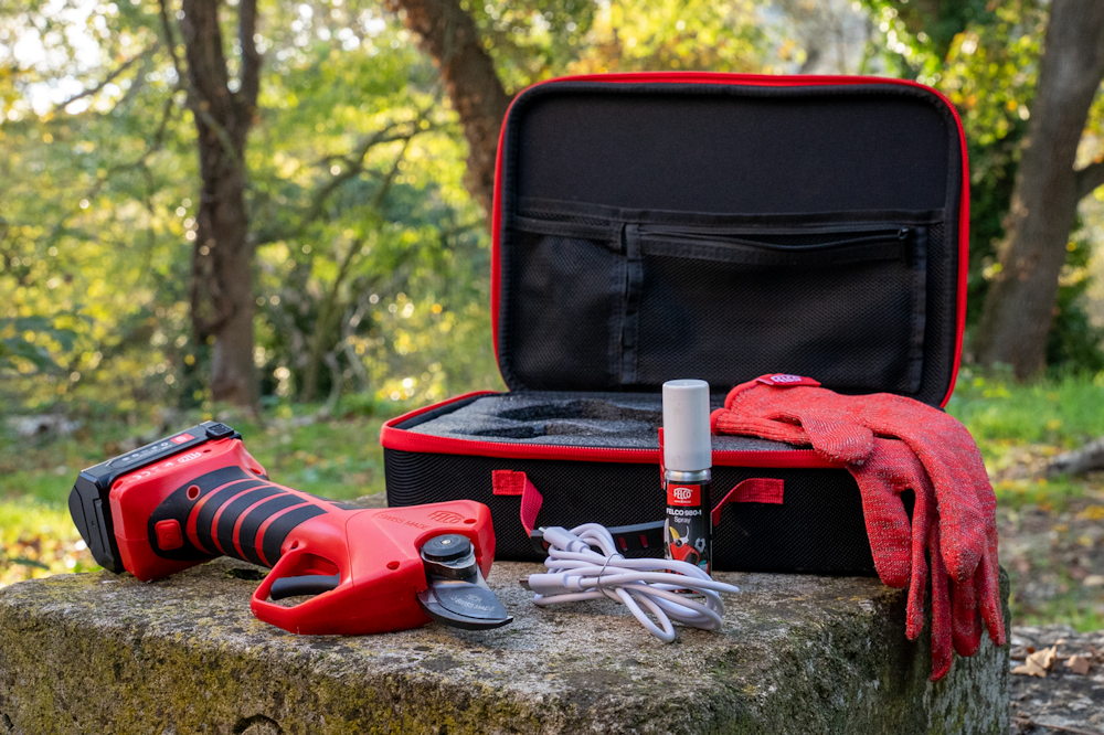 kerti metszes faradtsag nelkul 08 Kerti metszés fáradtság nélkül: akkus segítség az ízületeknek