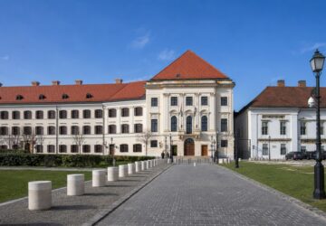 Megnyílik a Karmelita kolostor