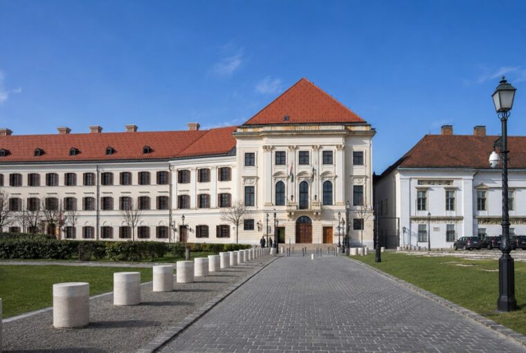 Megnyílik a Karmelita kolostor