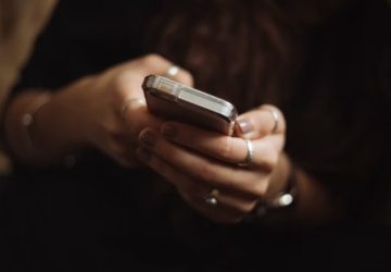 A telefonod tudja, kit hívjon, ha baj van